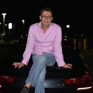 Meet your Posher, Denis